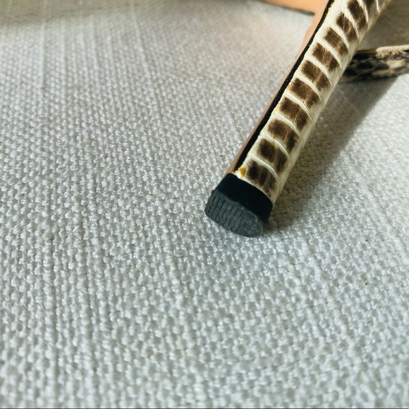 Almost brand new MK strappy sandles. Size: 5.5 OR size 6 with narrow feet. - Picture 5 of 8